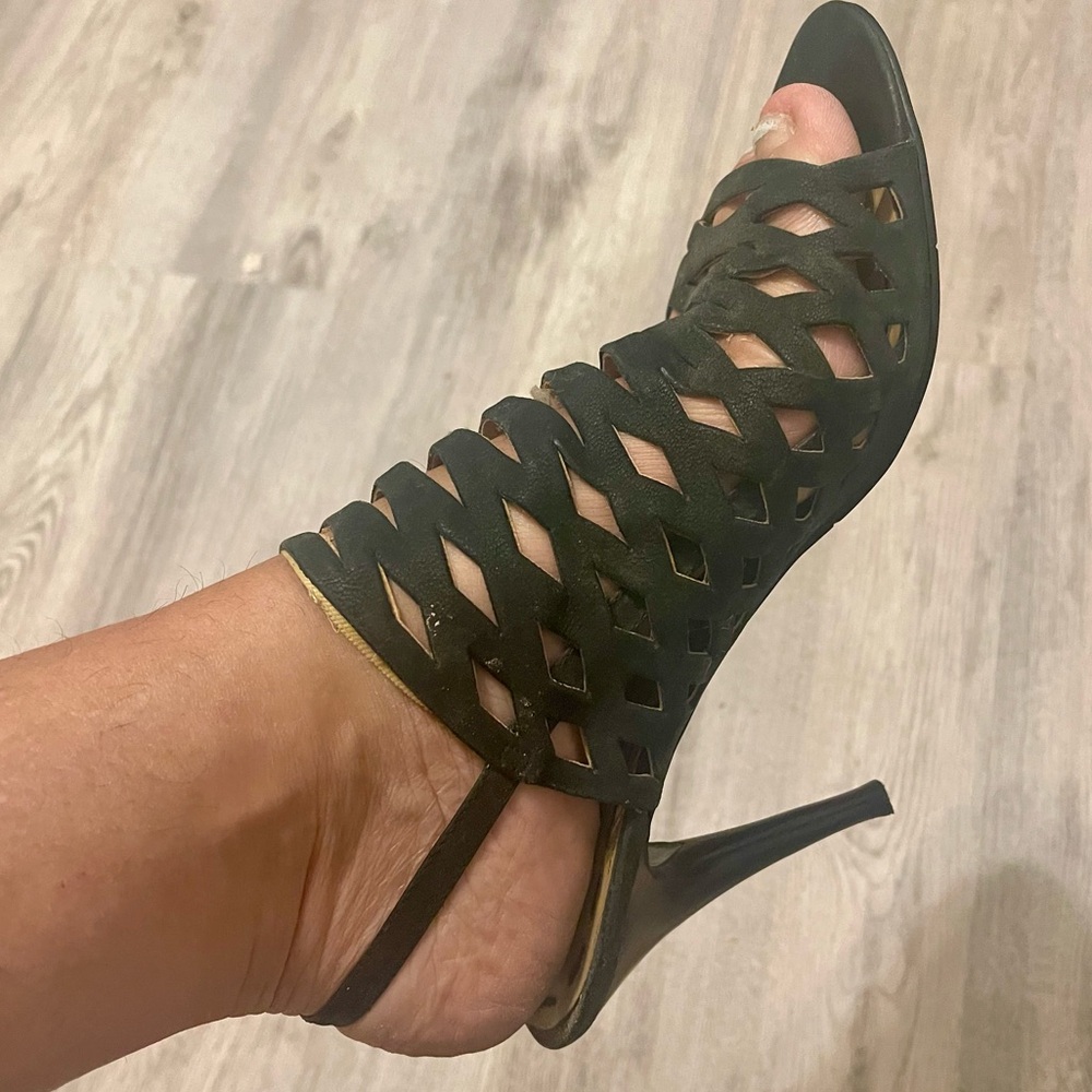 Nine West Black Cutout Leather High Heels Size 10